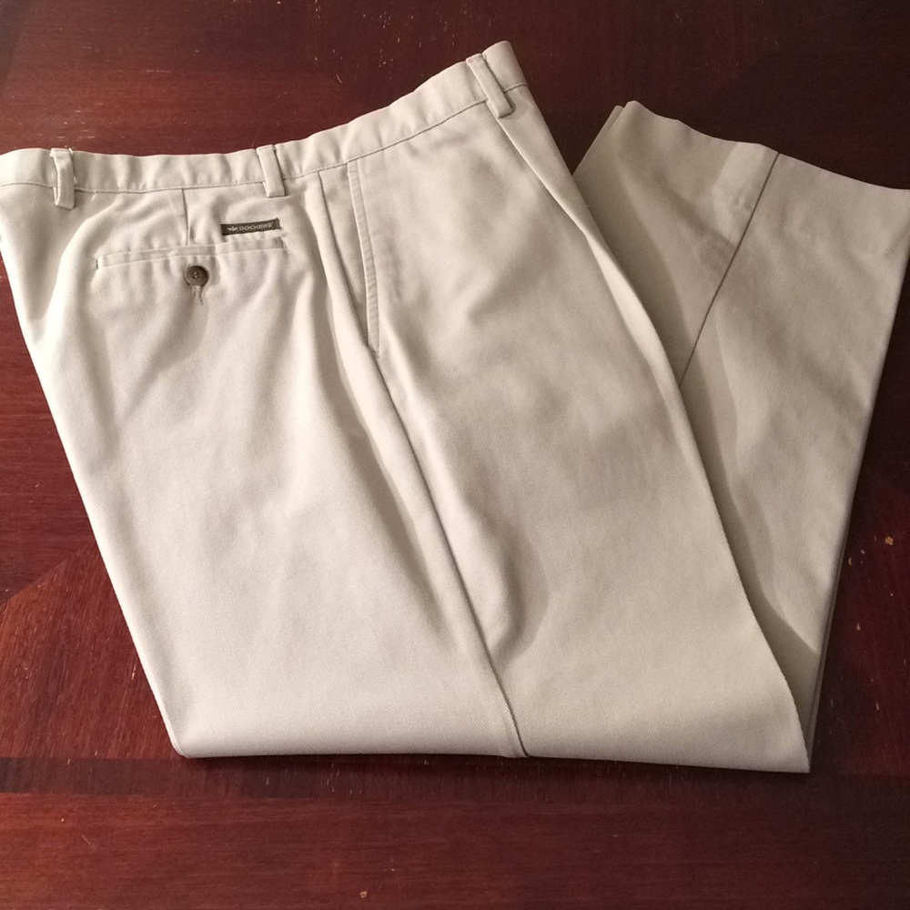 Dockers men’s W 38 L 32 , soft feel, classic fit pants (235)